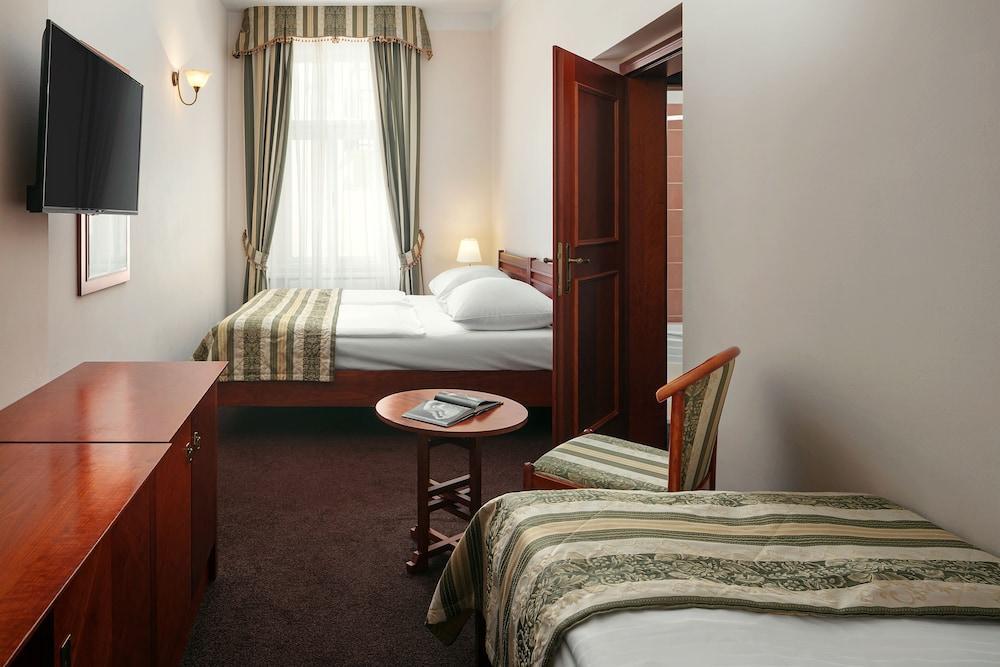 Amigo City Centre Hotel Room Type - Standard Double or Twin with Extra Bed Amigo City Centre Hotel Room Type - Standard Double or Twin with Extra Bed
