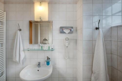 Hotel OYA Room Type - Triple Room