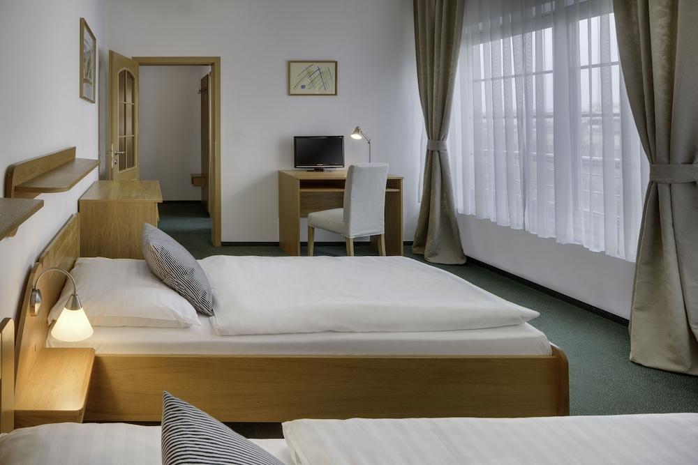 Hotel OYA Room Type - Twin Room
