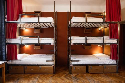 Sir Toby's Hostel - Tap to explore photos