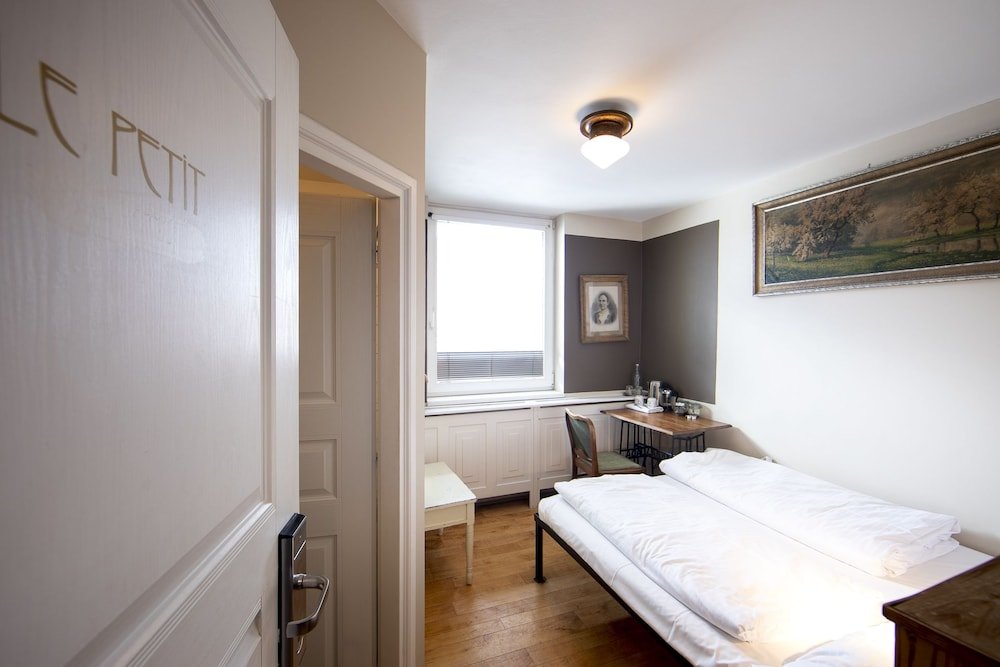 Sir Toby's Hostel Room Type - Single Room (Ensuite)
