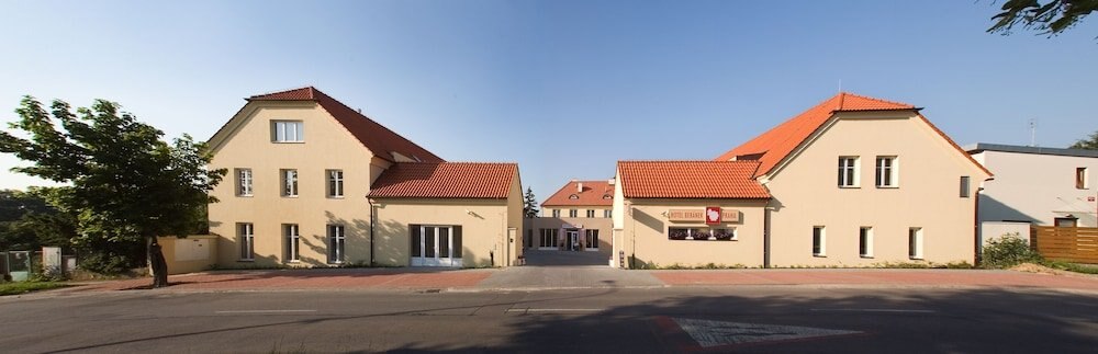 Dolce Villa Hotel - Tap to explore photos