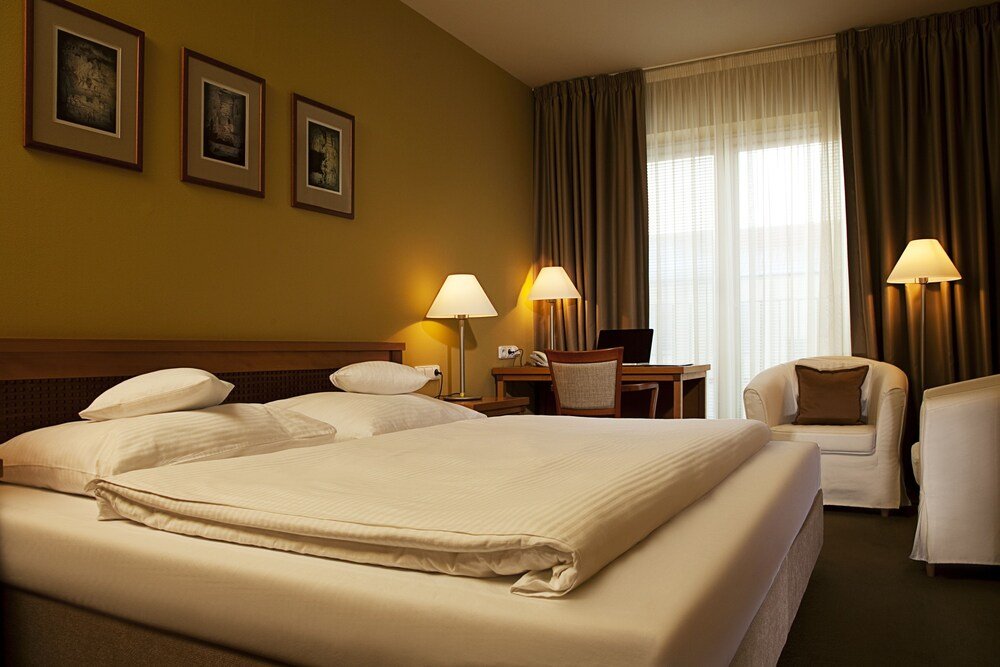 Dolce Villa Hotel - Tap to explore photos