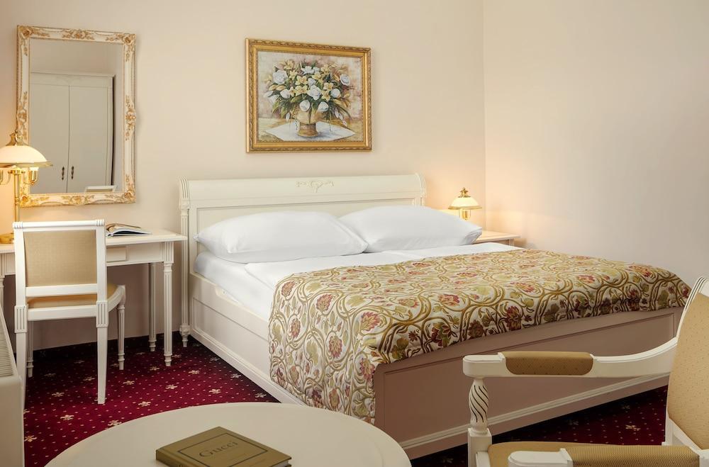 Alqush Downtown Hotel - Tap to explore photos
