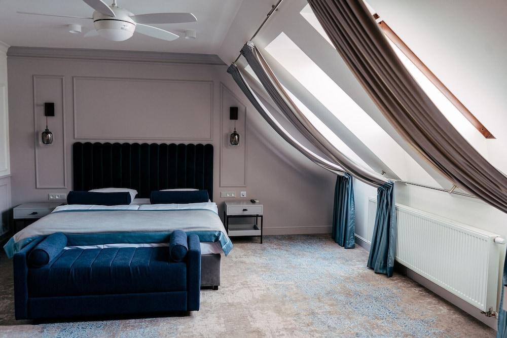 THE HOTEL FITZGERALD Room Type - Deluxe Double Room THE HOTEL FITZGERALD Room Type - Deluxe Double Room