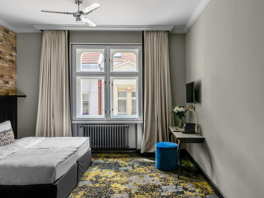 Numa Prague Root Room Type - M Studio, Kitchenette and Bathtub