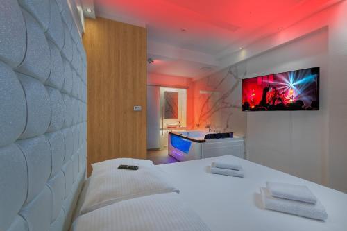 Hotel Aura Design & Garden Pool - Tap to explore photos