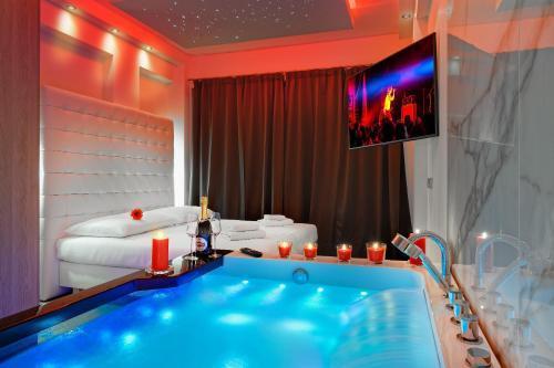 Hotel Aura Design & Garden Pool Room Type - Wellness Room with Private Jacuzzi