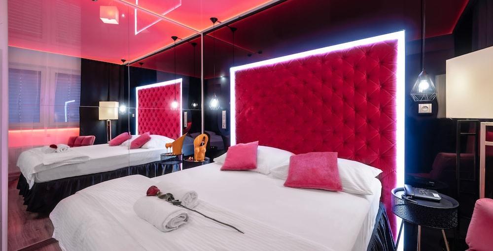 Hotel Aura Design & Garden Pool Room Type - Pink double with free pool access