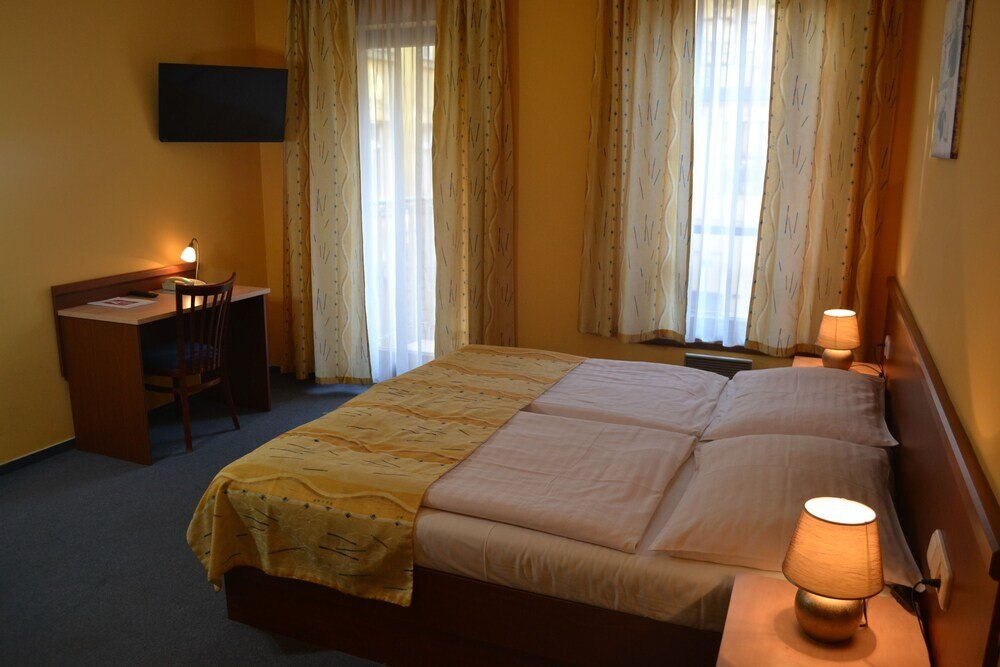 Aparthotel Austria Suites Room Type - Apartment, 2 Bedrooms Aparthotel Austria Suites Room Type - Apartment, 2 Bedrooms