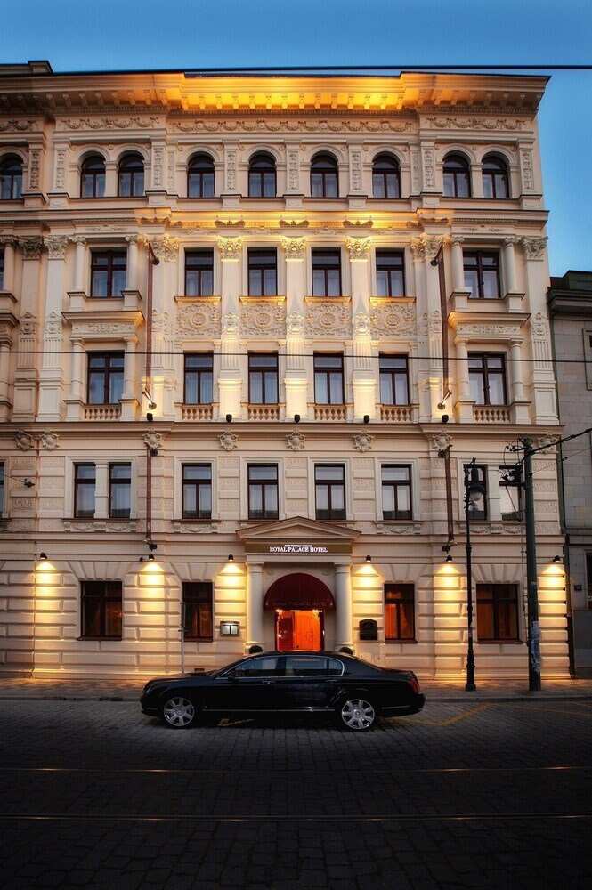 Luxury Family Hotel Royal Palace - Tap to explore photos