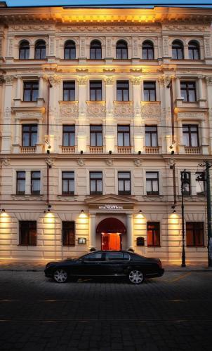 Luxury Family Hotel Royal Palace - Tap to explore photos