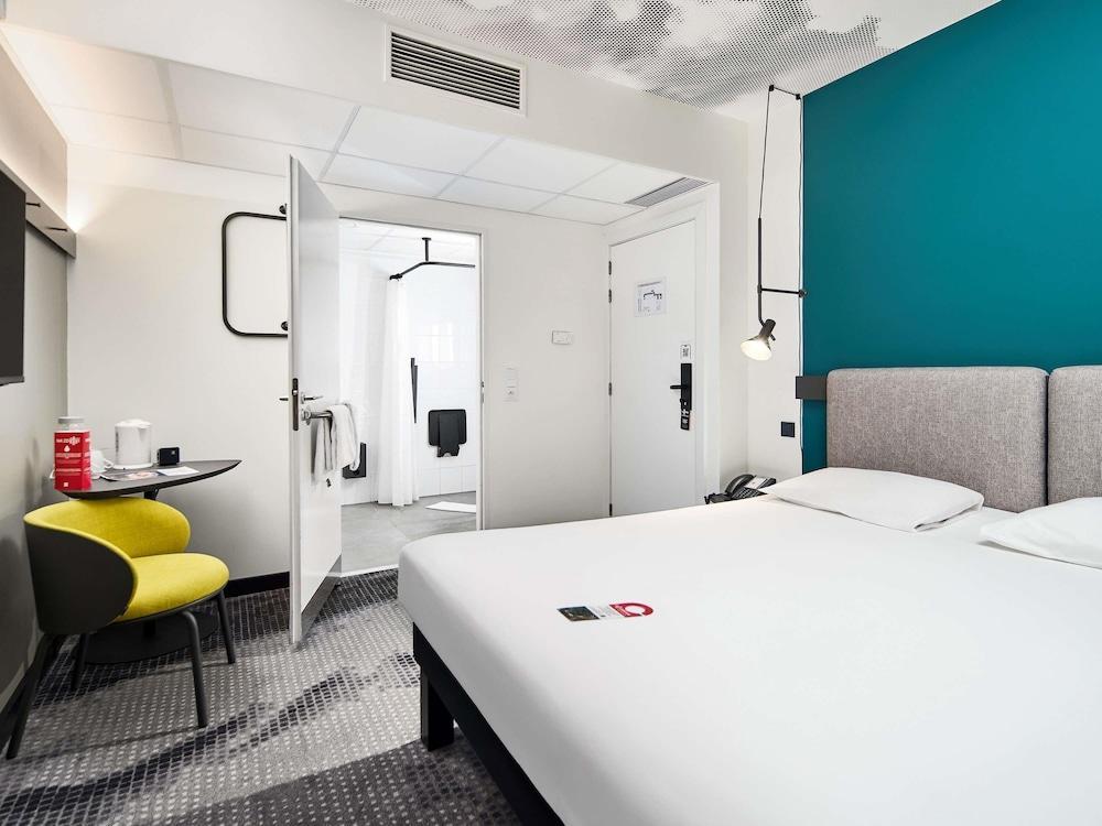 ibis Praha Wenceslas Square Room Type - Superior Handicap Room with 1 double bed   renovated in 2024,