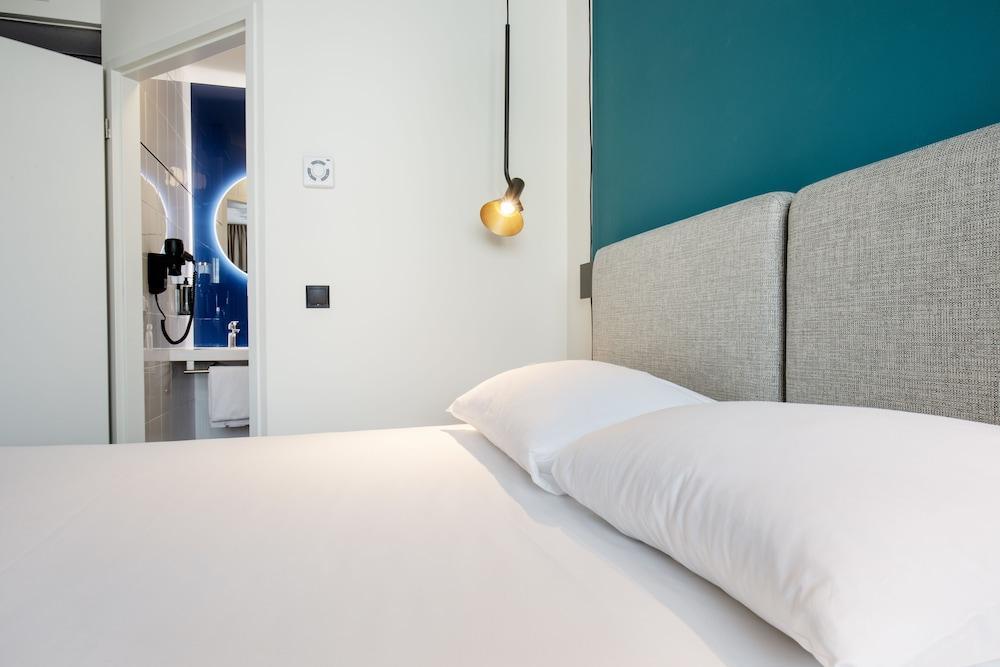 ibis Praha Wenceslas Square Room Type - Superior Room with 1 double bed - renovated in 2024 ibis Praha Wenceslas Square Room Type - Superior Room with 1 double bed - renovated in 2024