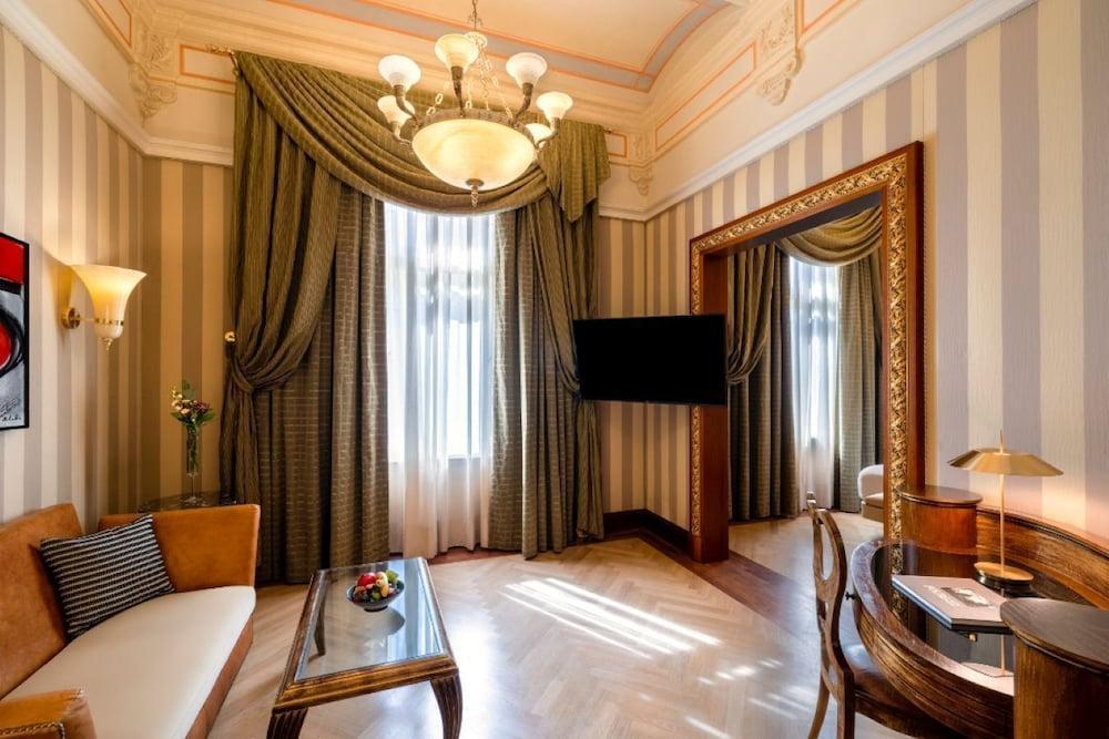 NH Collection Prague Carlo IV Room Type - Suite