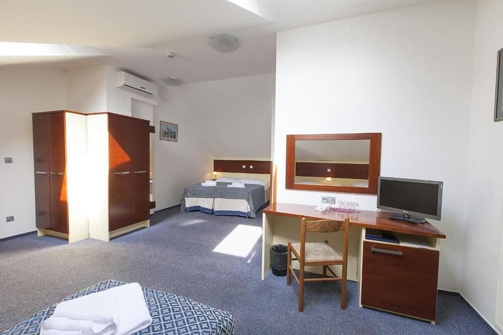 Hotel Atos Room Type - Family Room
