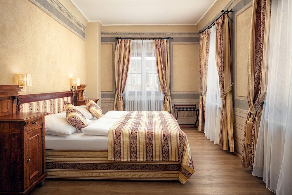 THE CHARLES HOTEL, Room Type - Junior Suite