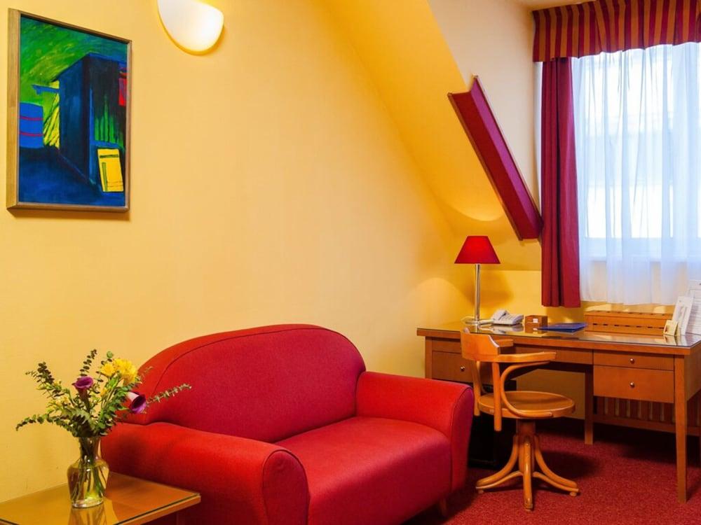 Cloister Inn Room Type - Triple room