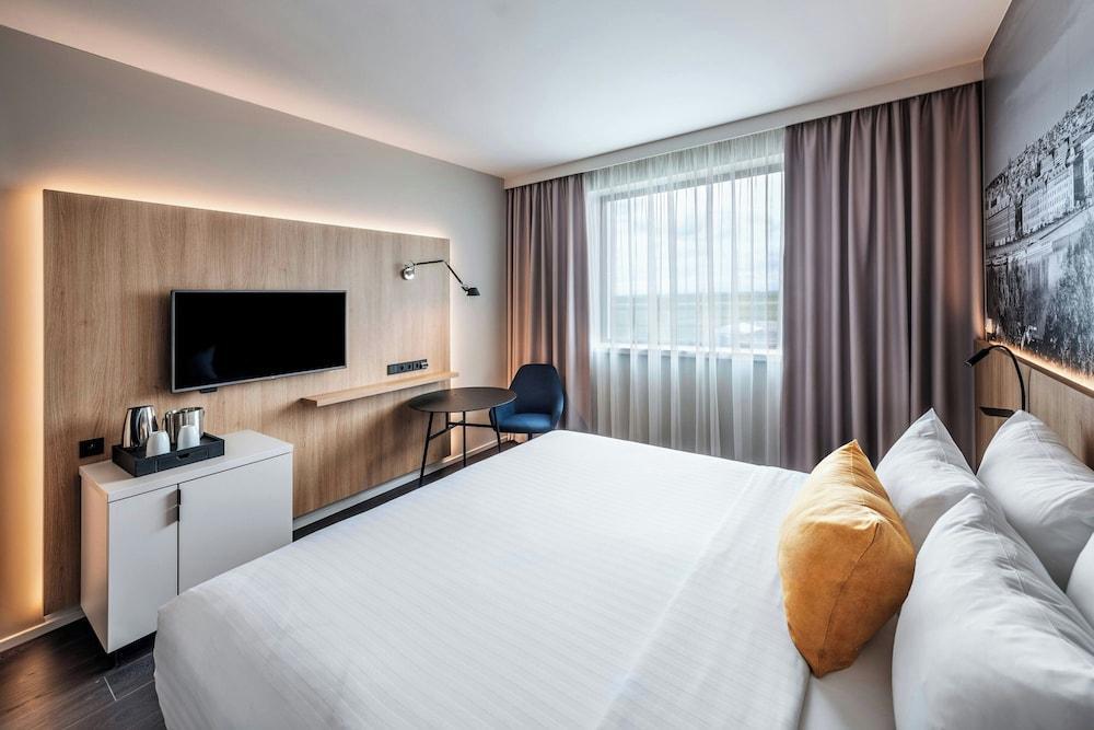 Courtyard by Marriott Prague Airport Room Type - Room, 1 King Bed (View)