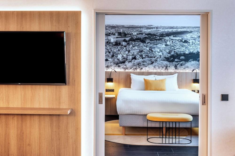 Courtyard by Marriott Prague Airport Room Type - Studio, 1 King Bed with Sofa bed