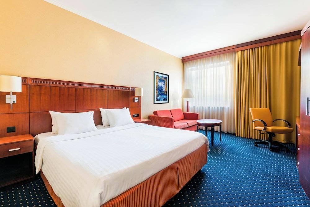 Courtyard by Marriott Prague City Room Type - Deluxe Room, 1 King Bed with Sofa bed Courtyard by Marriott Prague City Room Type - Deluxe Room, 1 King Bed with Sofa bed