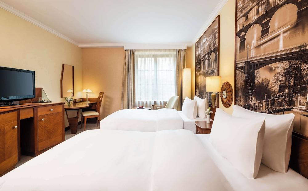Lindner Hotel Prague Castle Room Type - Deluxe Room, 2 Twin Beds