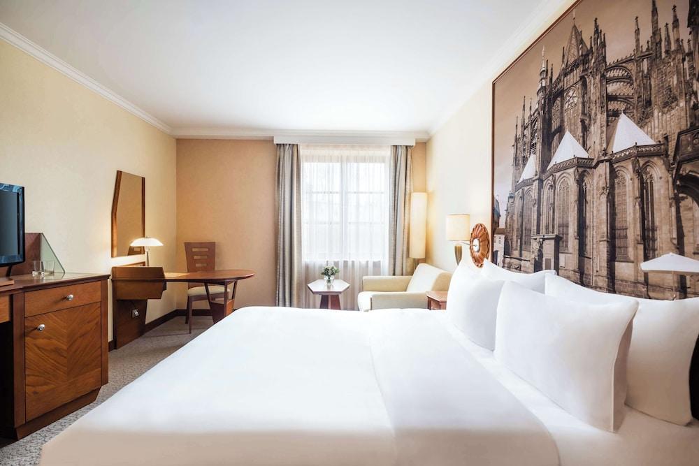 Lindner Hotel Prague Castle Room Type - Deluxe Room, 1 Queen Bed