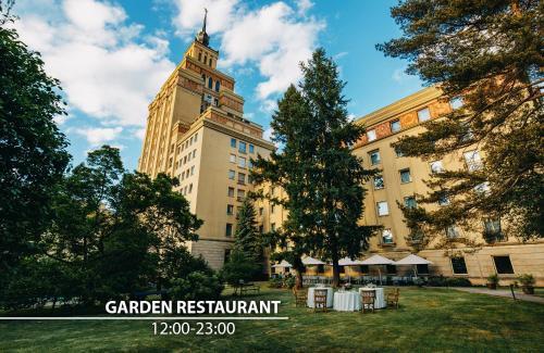 Grand Hotel International - Tap to explore photos