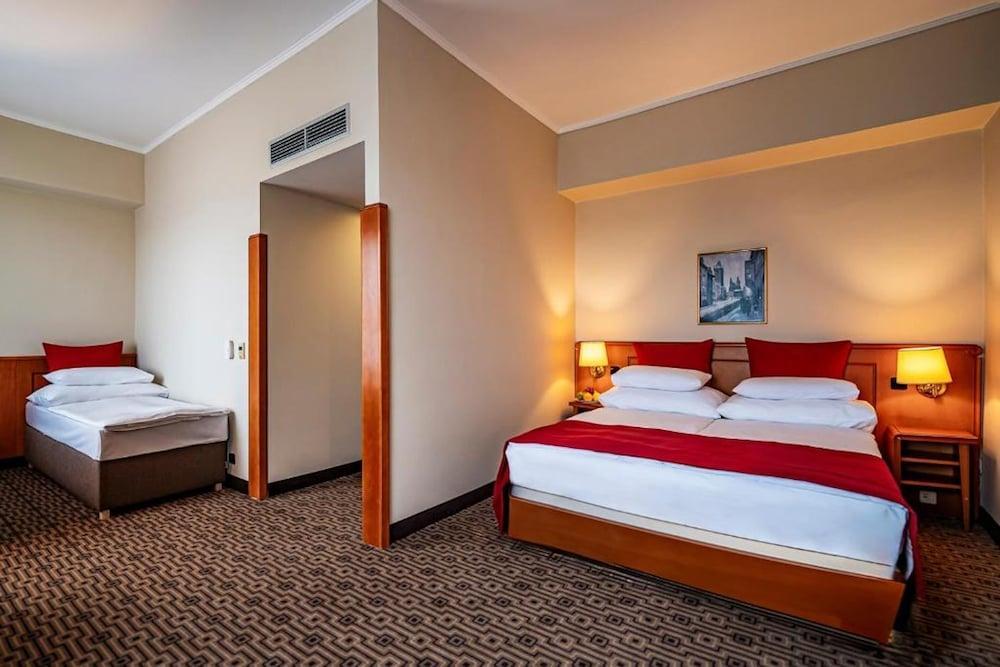Grand Hotel International Room Type - Triple Room Grand Hotel International Room Type - Triple Room