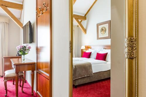 Hotel Caruso Old Town Prague Room Type - Deluxe Double Room with Balcony