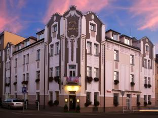 Hotel U Divadla - Tap to explore photos