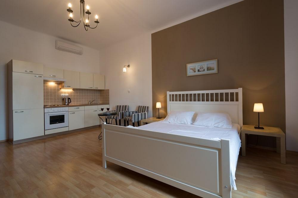 Royal Road Residence Room Type - Studio, Balcony Royal Road Residence Room Type - Studio, Balcony