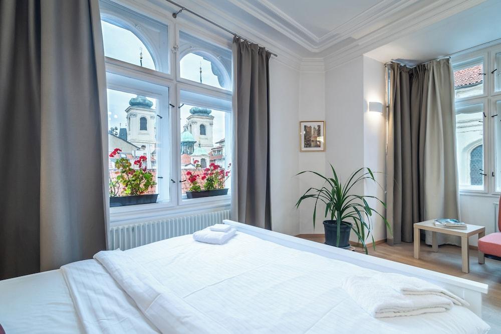 Royal Road Residence Room Type - Two Bedroom Apartment, City View