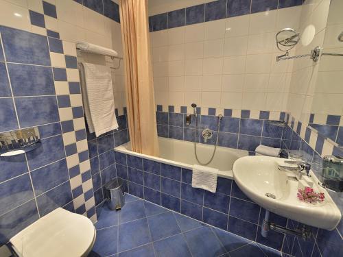 EA Hotel Jelení dvůr Prague Castle - Tap to explore photos