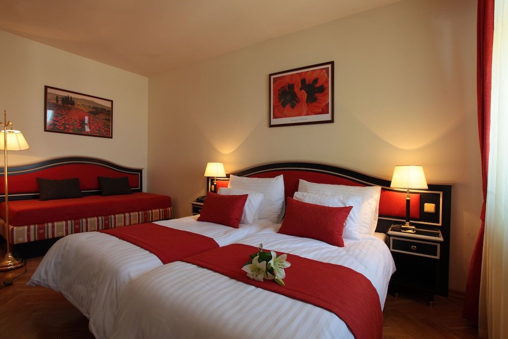 Hotel Elysee Room Type - Triple Room