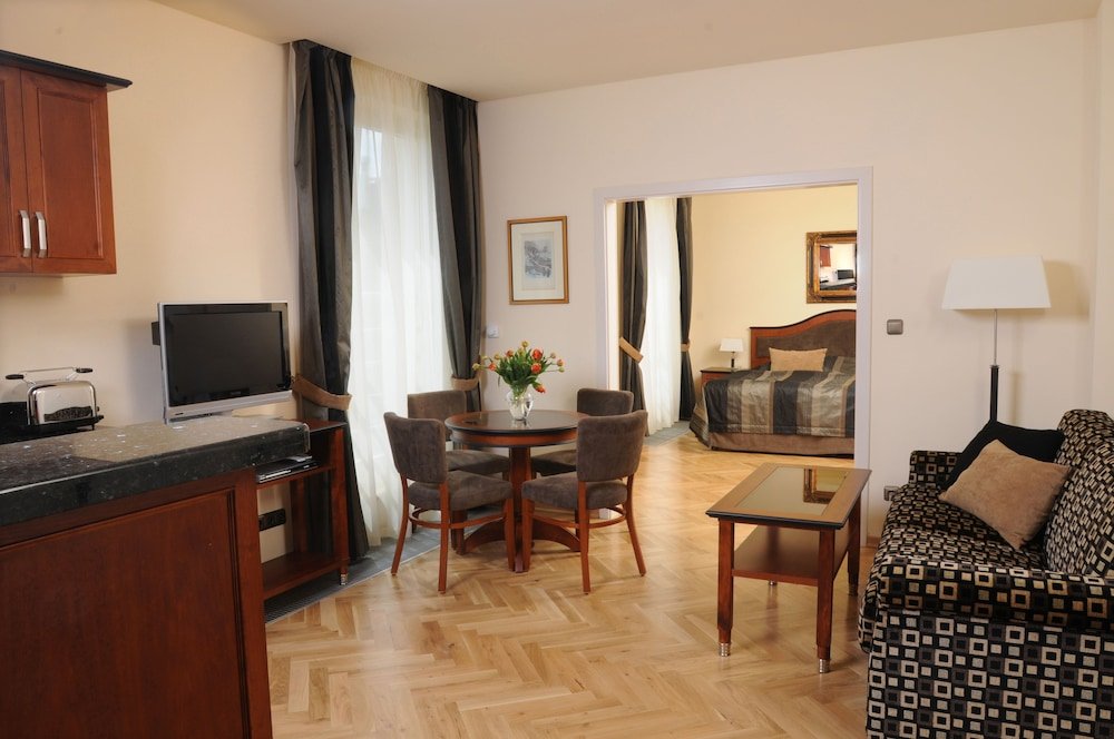 Hotel Elysee Room Type - Apartment, 1 King Bed with Sofa bed Hotel Elysee Room Type - Apartment, 1 King Bed with Sofa bed