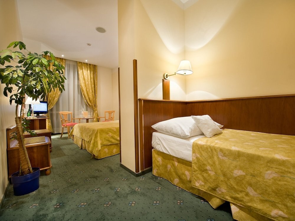EA Hotel Rokoko Room Type - Triple Room