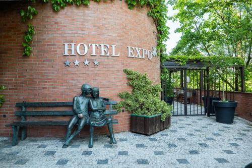 Hotel Expo - Tap to explore photos
