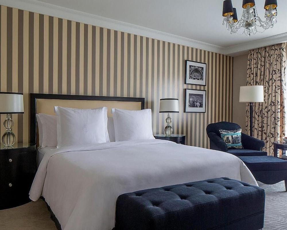 Four Seasons Hotel Prague Room Type - Superior Room, 1 King Bed, Non Smoking