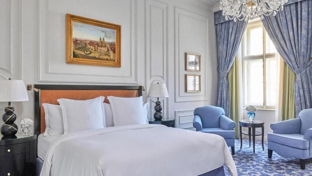 Four Seasons Hotel Prague Room Type - Grand Room, 1 King Bed, Non Smoking (Renaissance)