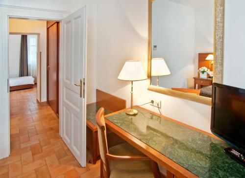 Hotel Galileo Prague Room Type - One-Bedroom Apartment (4 Adults)