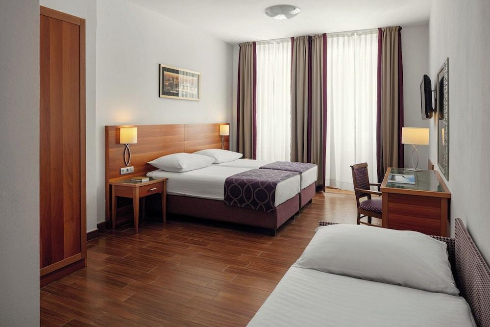 Hotel Galileo Prague Room Type - Triple Room Hotel Galileo Prague Room Type - Triple Room
