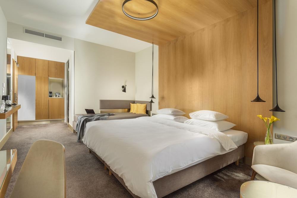 Hotel Golf Prague Room Type - Deluxe Triple Room