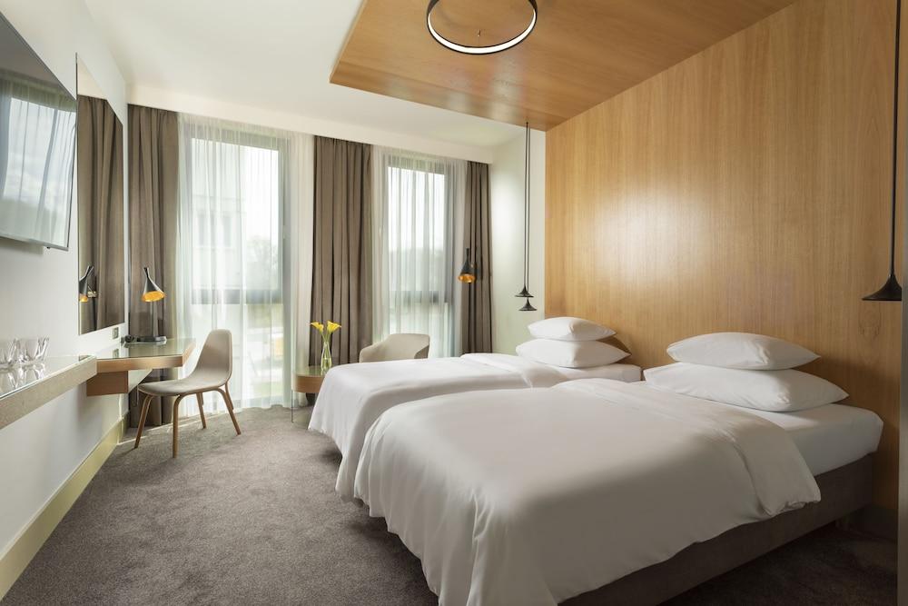 Hotel Golf Prague Room Type - Deluxe Double Room
