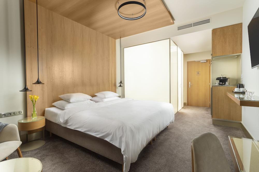 Hotel Golf Prague Room Type - Deluxe Double Room (with garden)
