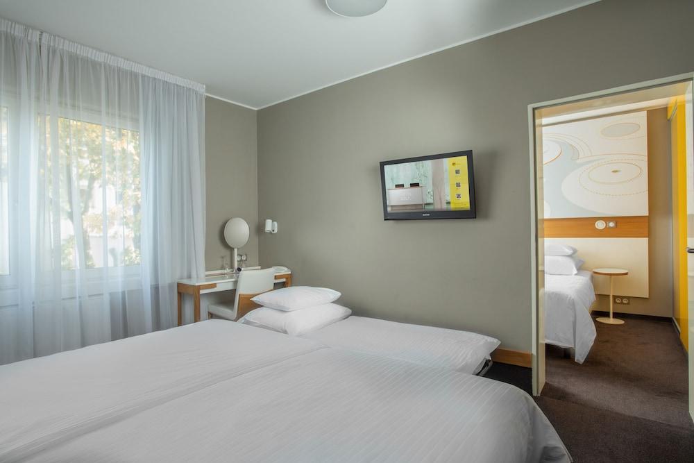 Hotel Golf Prague Room Type - Family Room (Superior) Hotel Golf Prague Room Type - Family Room (Superior)