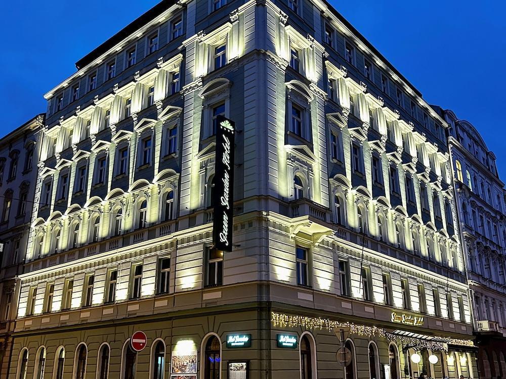 Green Garden Hotel Prague - Tap to explore photos
