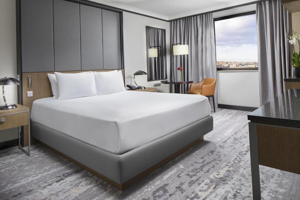 Hilton Prague Room Type - Executive Room, 1 King Bed