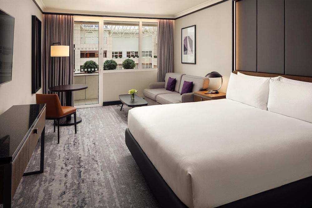 Hilton Prague Room Type - Family Room, 1 King Bed (Executive)