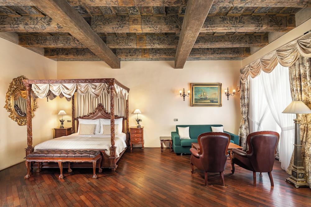 Iron Gate Hotel & Suites Prague by BHG Room Type - Iron Gate Suite